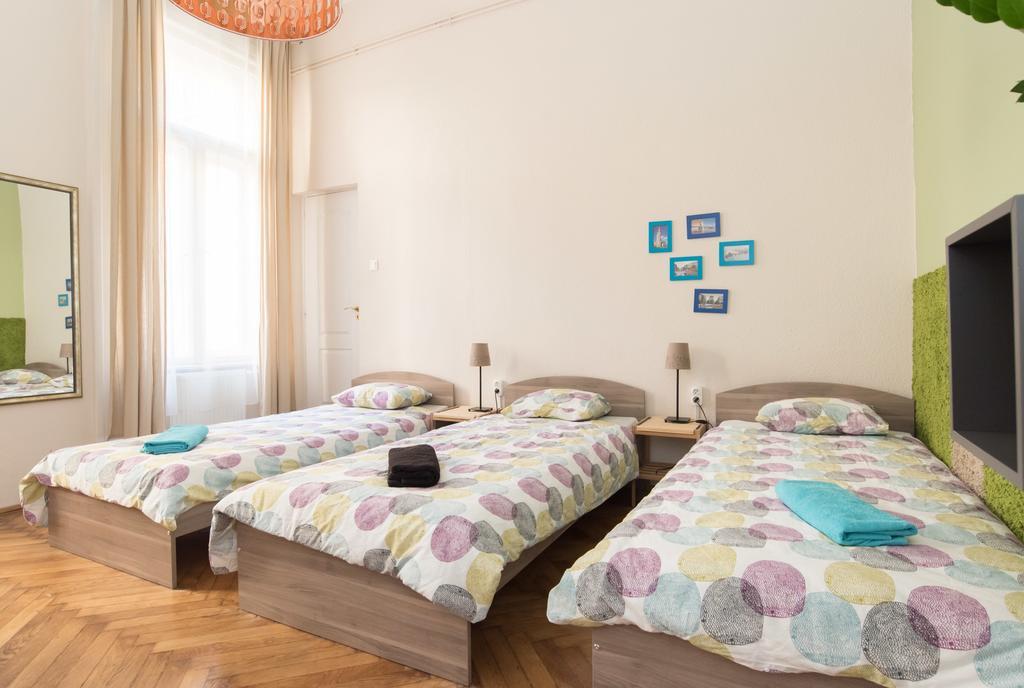 Downtown Oasis Albergue Budapest Exterior foto